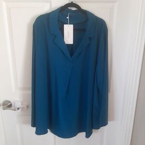 BloomChic Blouse NWT
